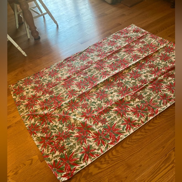 Vintage Christmas Tablecloth retro POINSETTIAS Fabuous Mid Century 71" x 51" - Picture 3 of 3